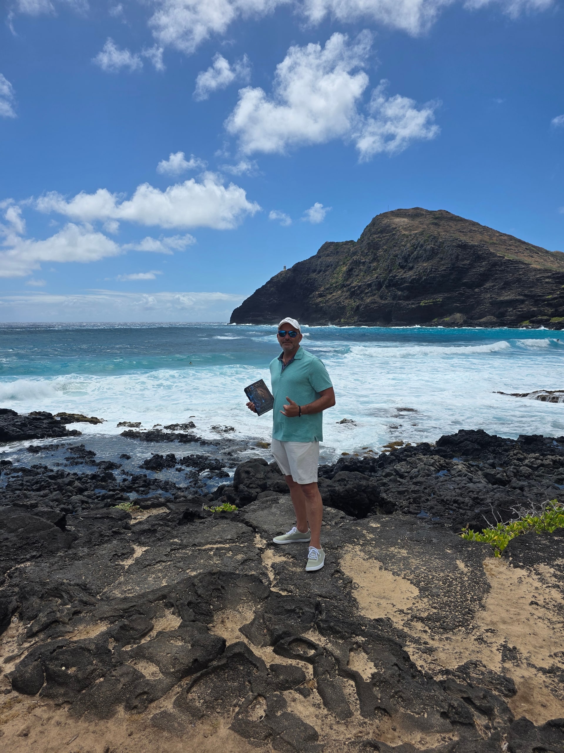 Ray Culver on the O‘ahu coastline with the First Edition